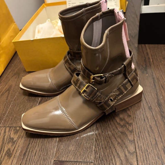 Fendi boots - Picture 1 of 4